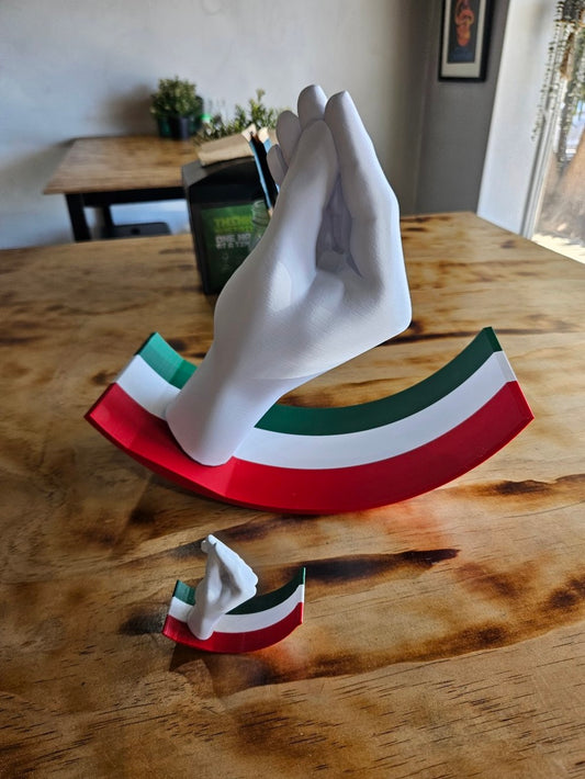 “Ma Che Vuoi?” – Italian Gesture Statue