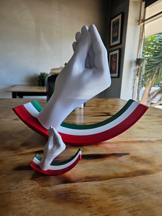 “Ma Che Vuoi?” – Italian Gesture Statue